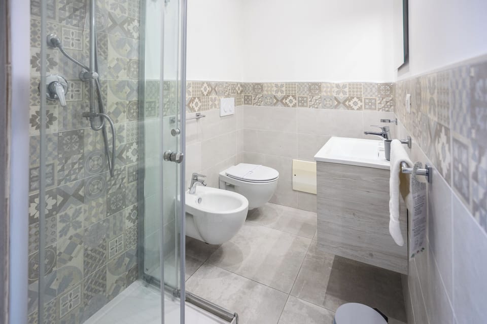 Room, Balcony | Bathroom