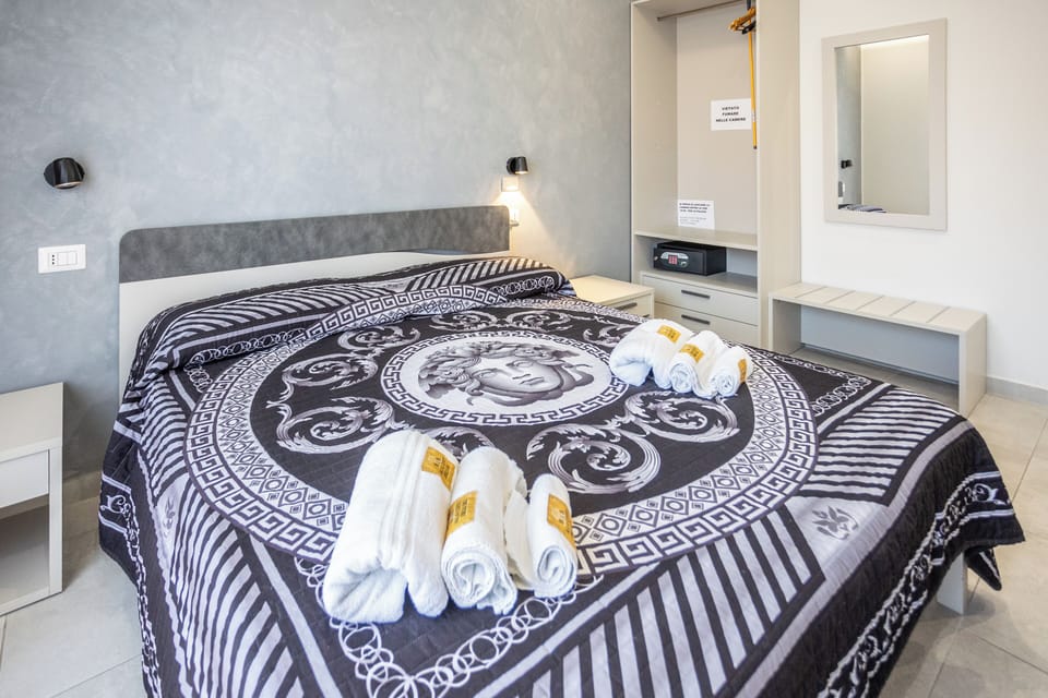 Room, Balcony | WiFi (free)