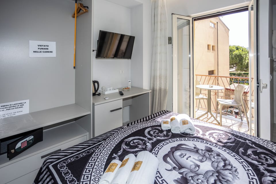 Room, Balcony | Free WiFi