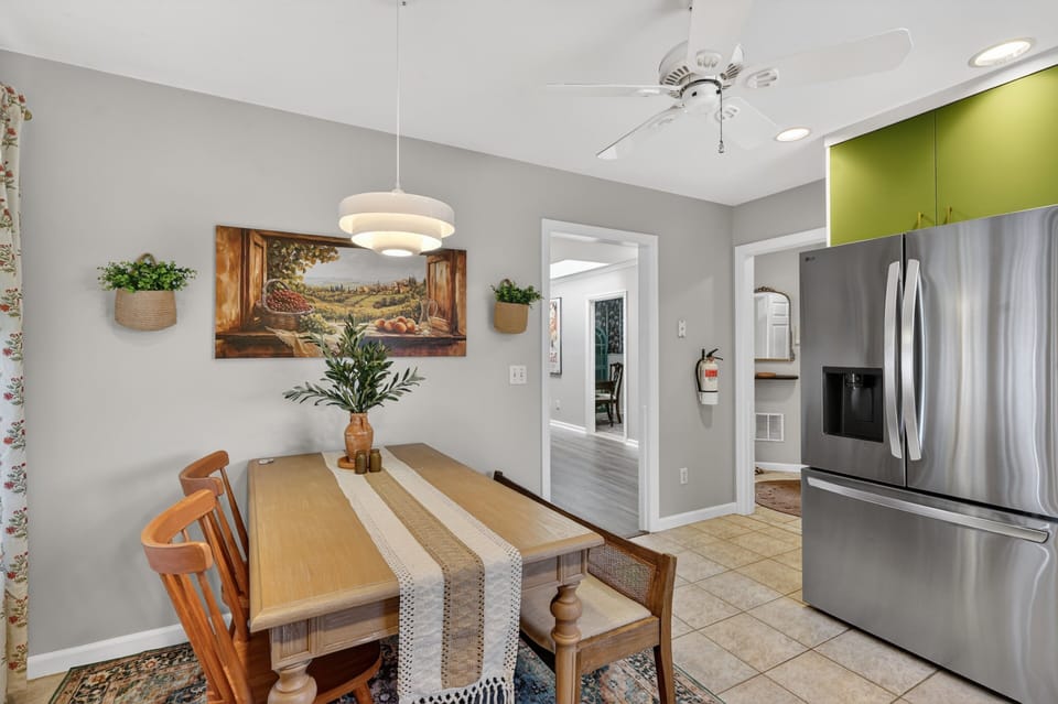 Dining Room, Dining Table, Furniture, Indoors, Table