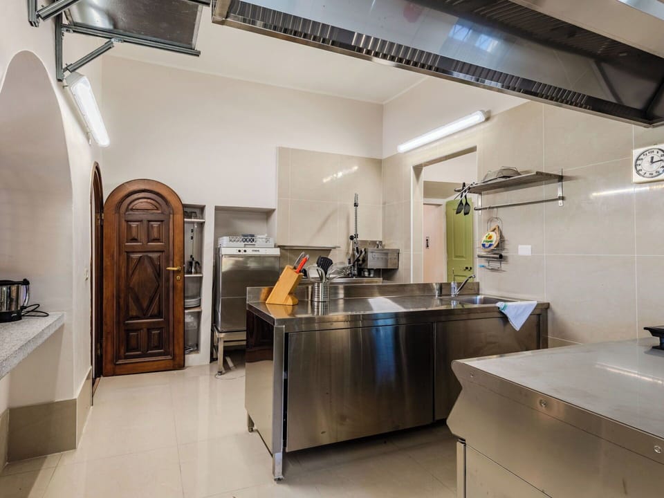 Kitchen, Flooring, Ceiling, Major Appliance, Interior Design, Kitchen Appliance, Lighting, Countertop, Floor, Light Fixture
