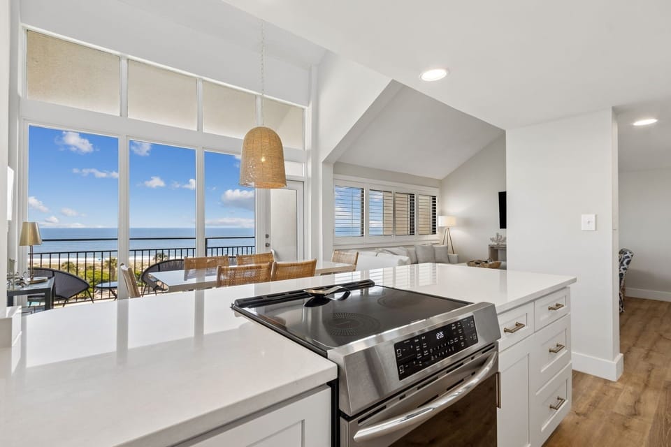 Condo, 3 Bedrooms | Interior