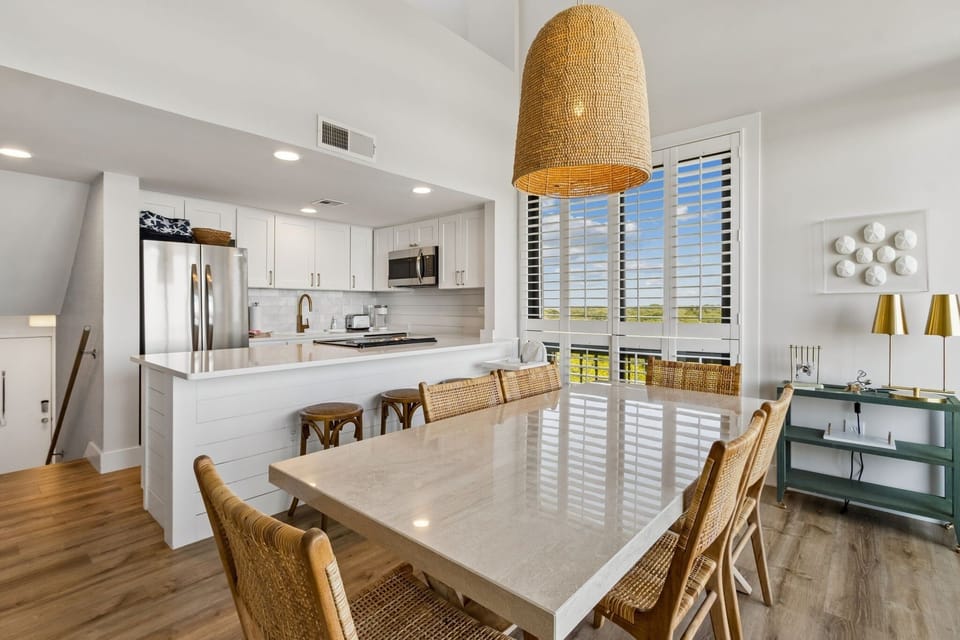 Condo, 3 Bedrooms | Dining