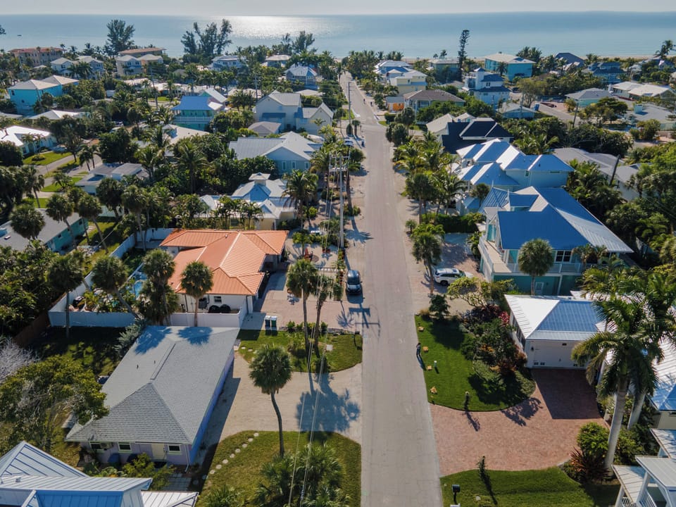 A short 2 blocks the beach with direct beach access
