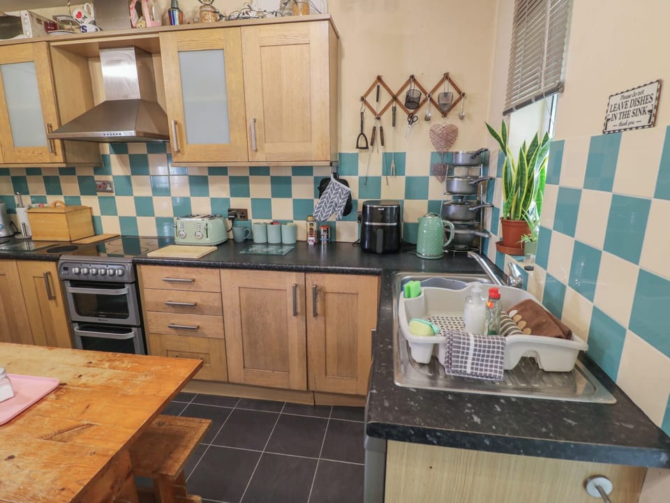 Dishwasher, cookware/dishes/utensils