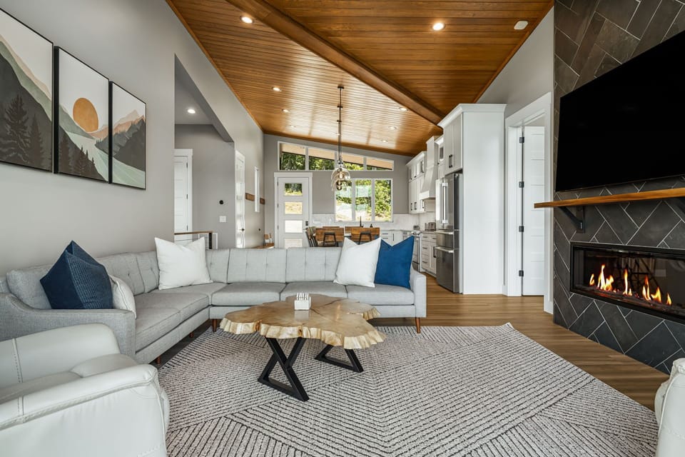 Main Level - Living Area w/ Smart TV & Linear Electric Fireplace