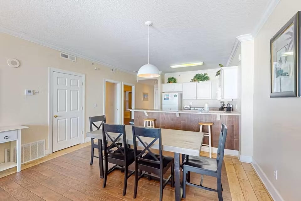 Condo, Multiple Beds (Ocean Villa 406) | Dining