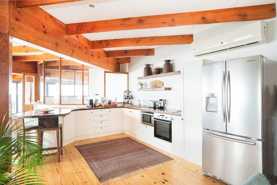 Luxury Penthouse, 2 Bedrooms, Sea View | Private kitchen | Shared microwave, highchair