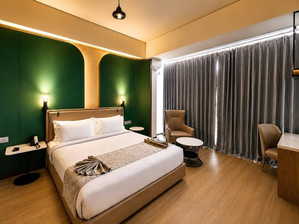 Executive Room | Desk, laptop workspace, free WiFi
