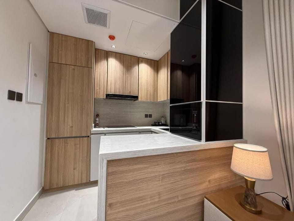 Junior Apartment, Balcony, City View | Private kitchen