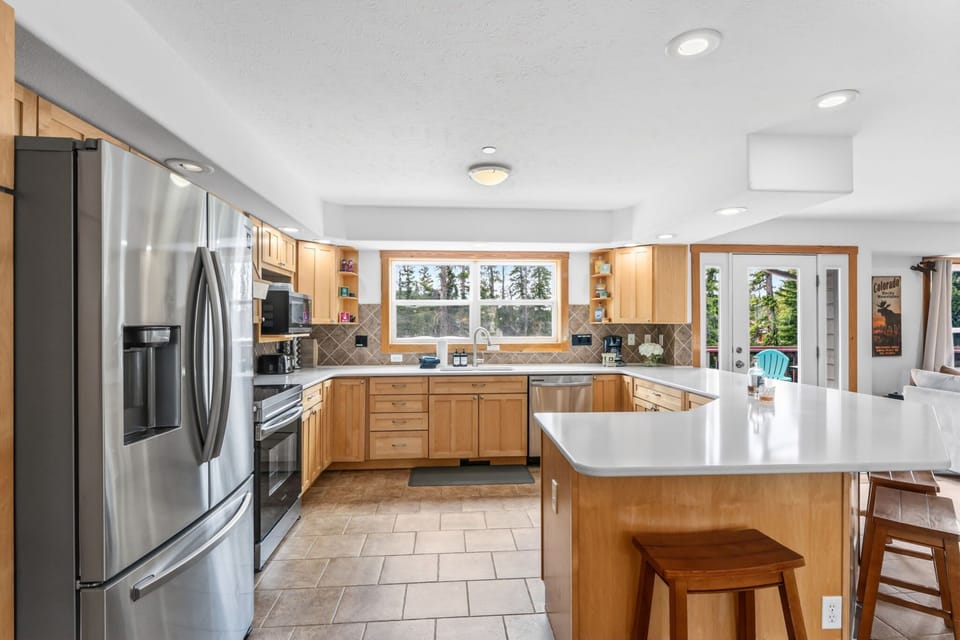 Kitchen: Drip coffee maker, Crockpot, blender, kettle, and breakfast bar seating for 6