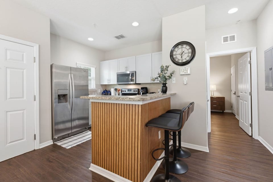House (4 Bedrooms) | Private kitchen | Microwave, oven, stovetop, dishwasher