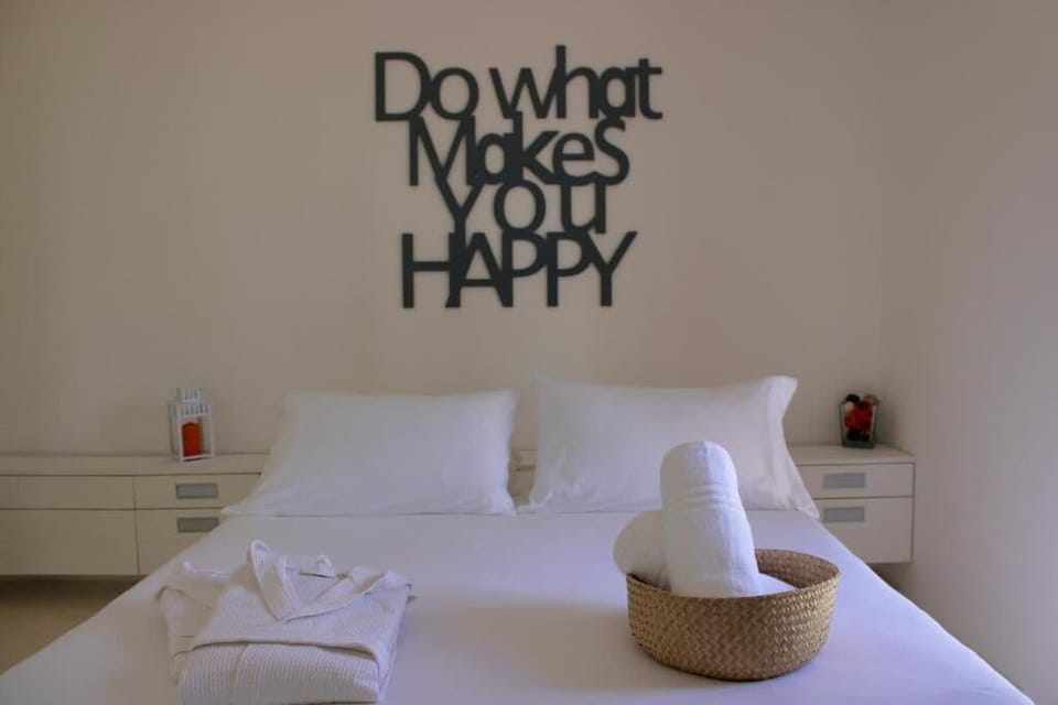Double Room, Garden View | In-room safe, desk, free WiFi