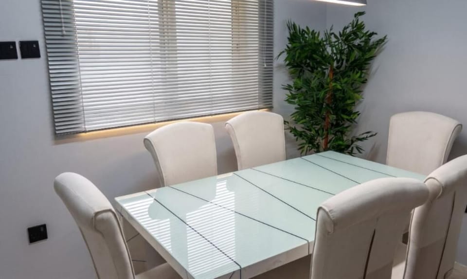 Classic Apartment | Dining