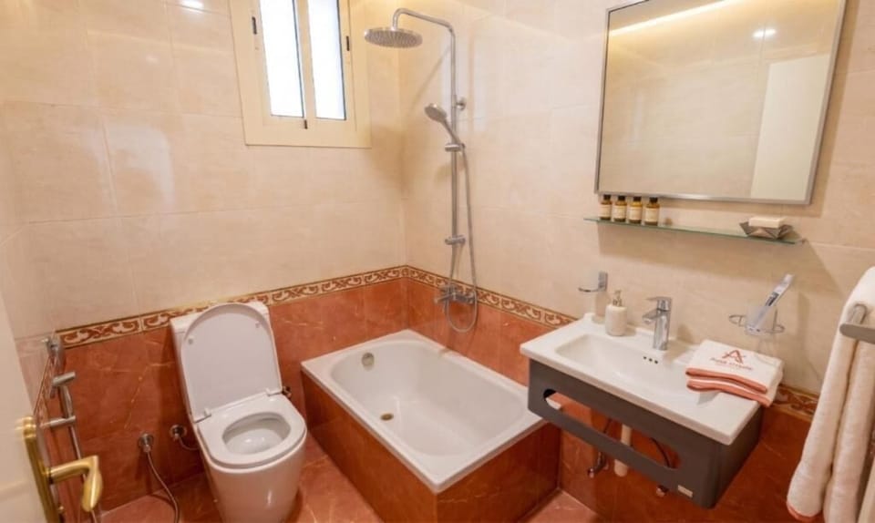 Classic Apartment | Bathroom