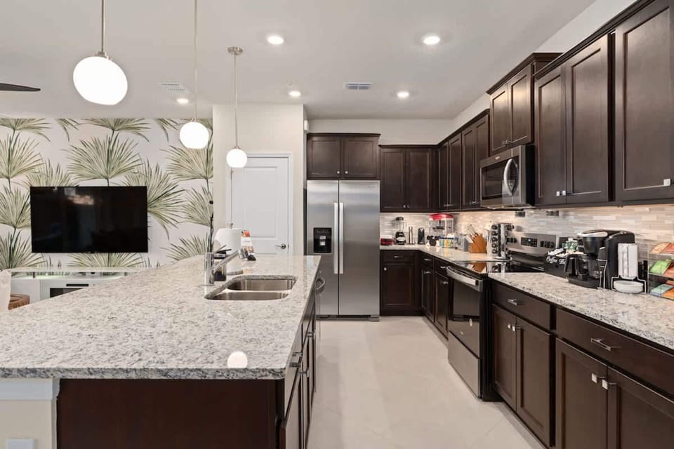 House | 5 bedrooms, high-speed internet