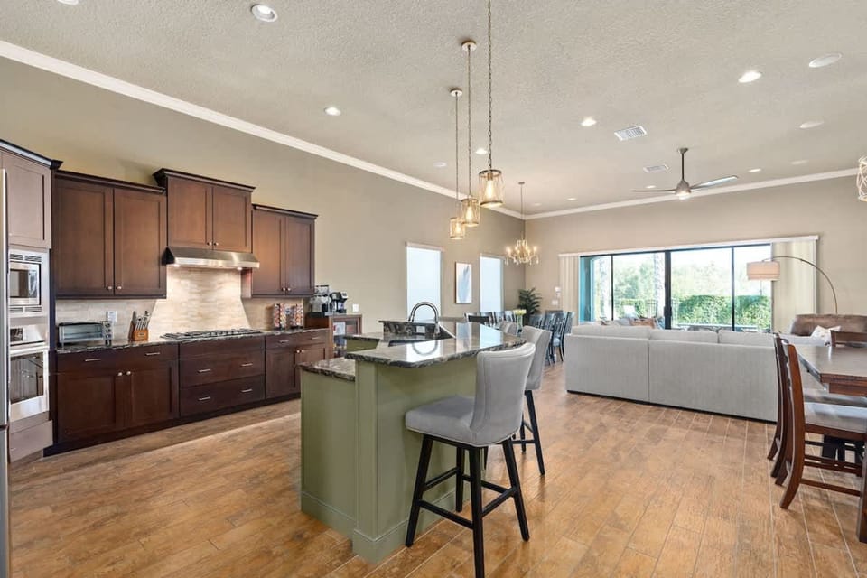 House | 5 bedrooms, high-speed internet
