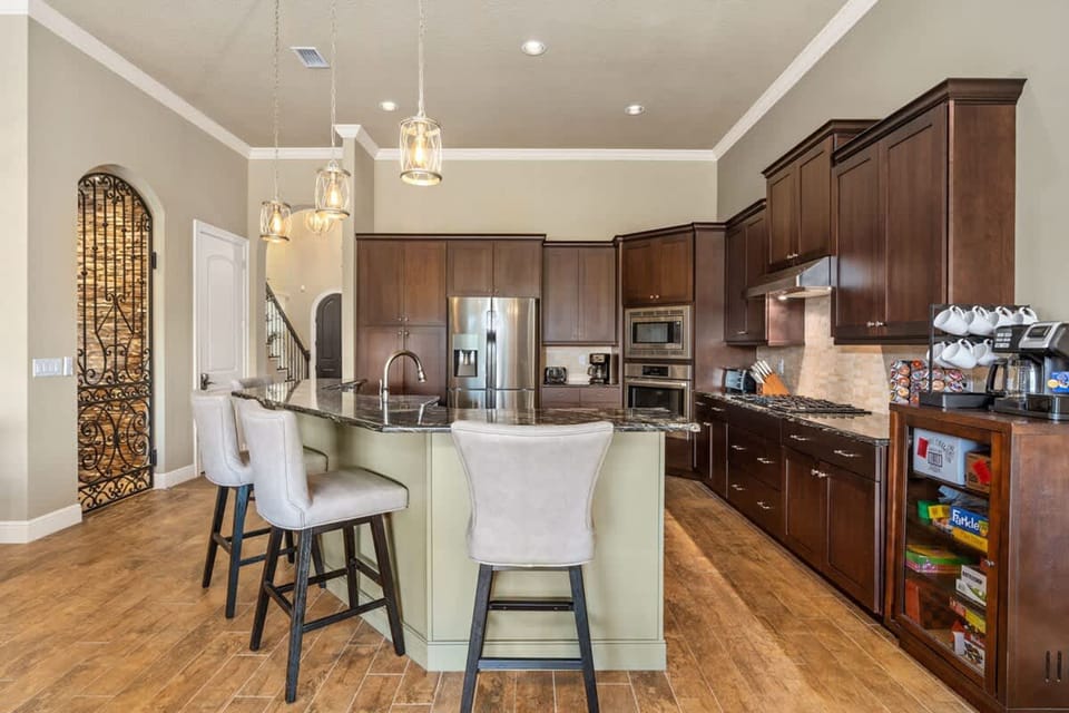 House | 5 bedrooms, high-speed internet