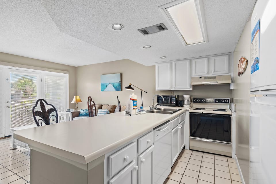 Condo, 1 Queen Bed with Sofa bed (Gulfview I 115) | Private kitchen