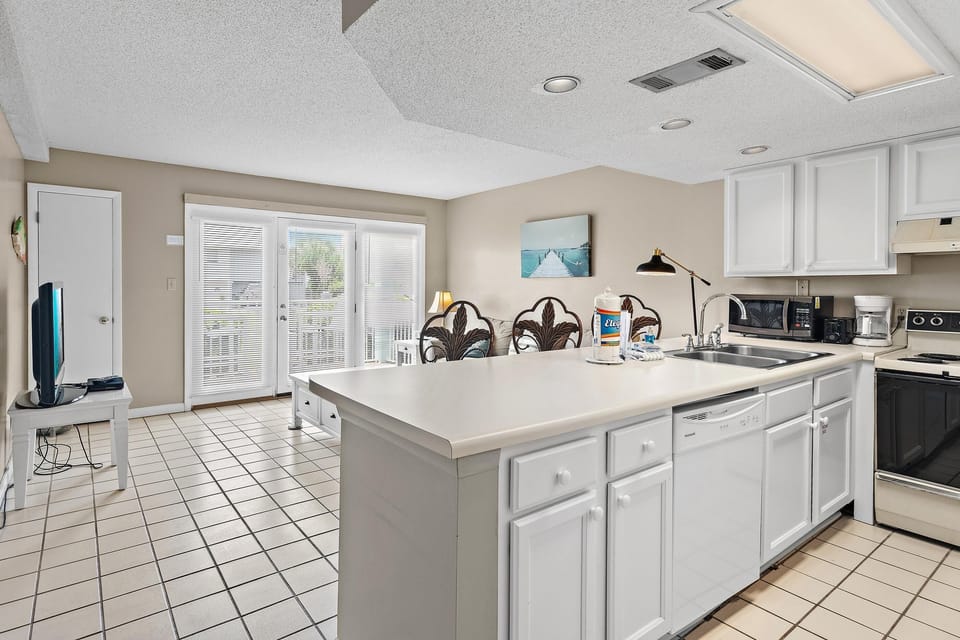 Condo, 1 Queen Bed with Sofa bed (Gulfview I 115) | Private kitchen