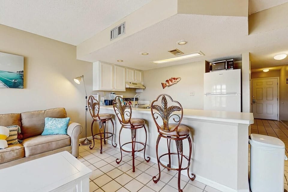 Condo, 1 Queen Bed with Sofa bed (Gulfview I 115) | Living area