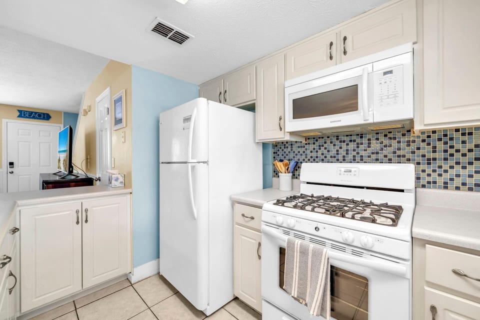 House, Multiple Beds (Gulf Highlands 108 - Gulf Breeze Geta) | Private kitchen
