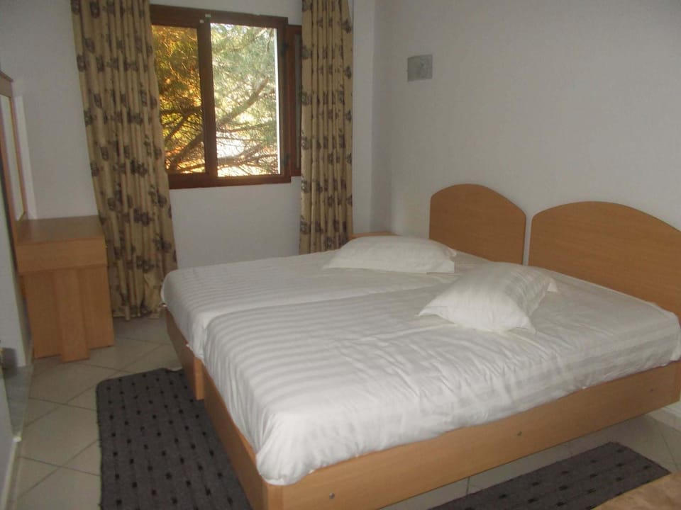Double Room, Ocean View | Desk, laptop workspace, free WiFi