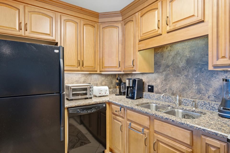 Condo, Multiple Beds (Phoenix 6 1111) | Private kitchen