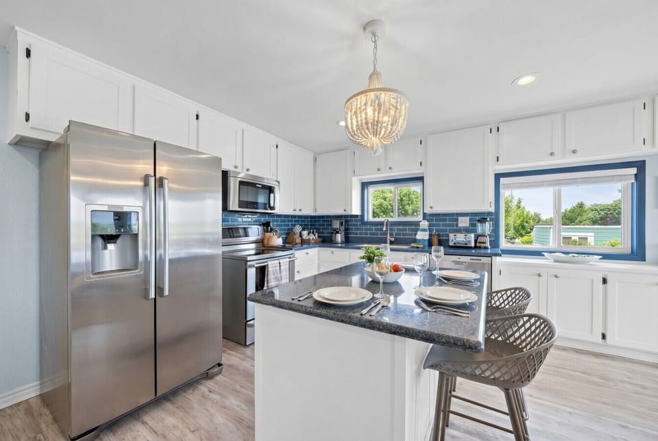 A kitchen perfect for preparing meals for the family!