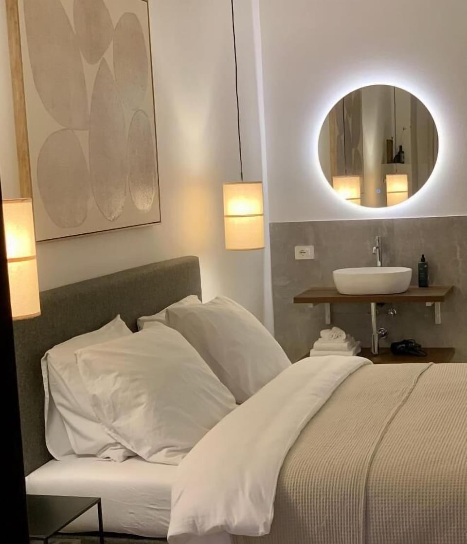 Deluxe Double Room, 1 King Bed, Mountain View | Minibar, individually decorated, individually furnished, blackout drapes