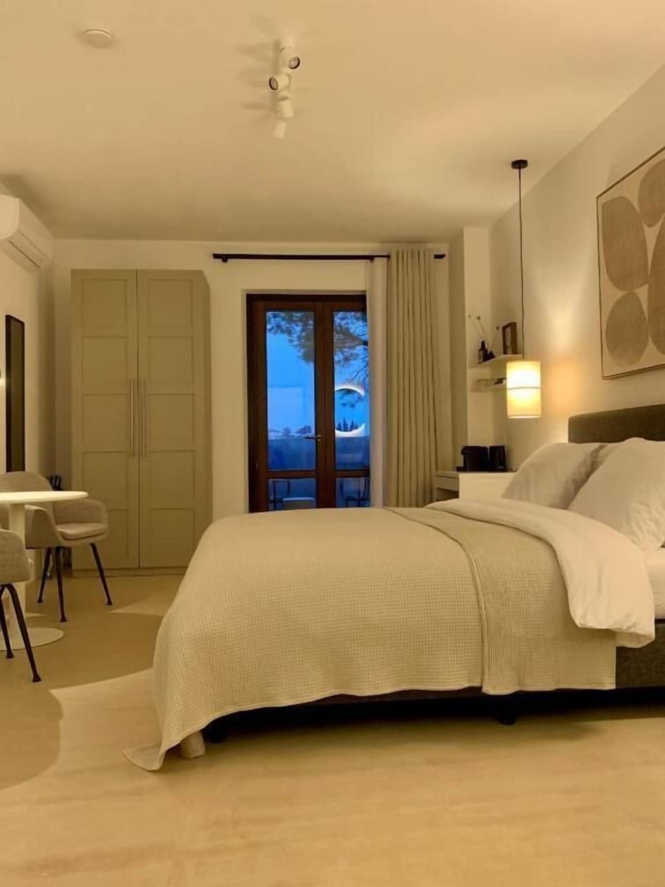 Deluxe Double Room, 1 King Bed, Mountain View | Minibar, individually decorated, individually furnished, blackout drapes