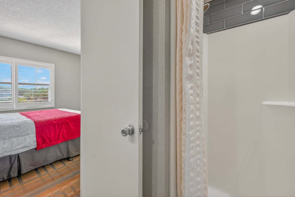 Apartment, Multiple Beds, Pool View (ENO106-6165-1405-2 - The Enclave1405) | 2 bedrooms, individually decorated, individually furnished, bed sheets