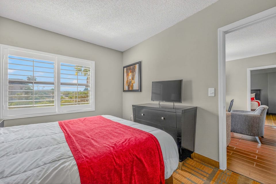 Apartment, Multiple Beds, Pool View (ENO106-6165-1405-2 - The Enclave1405) | View from room