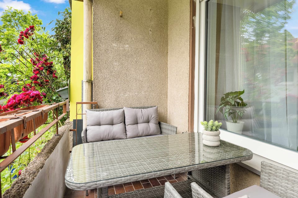 Balkon mit Gartenmöbel