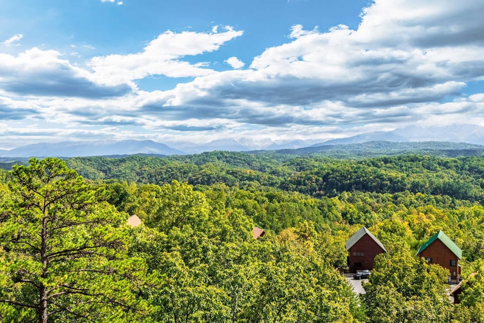 Breathtaking mountain scenery surrounds your perfect getaway in Sevierville!