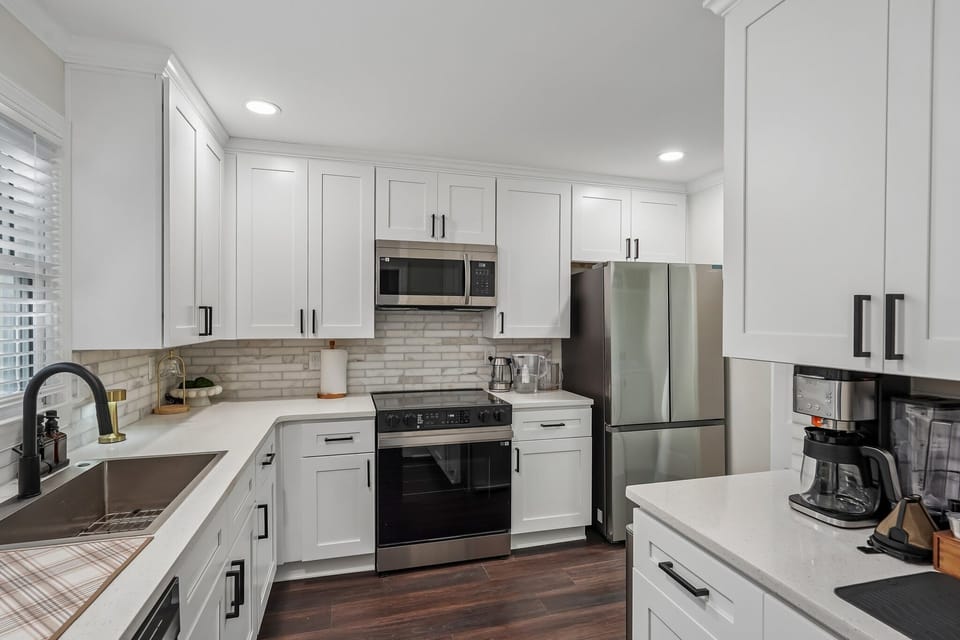 Kitchen - Fully equipped +stainless steel cookware +Dinnerware and Glassware for 8 +Air Fryer +Blender +Mixing bowls +Mixer +Toaster +Rice Maker +Coffee & Tea Bar +Baking Pans +Kitchen Utility & Measurement Tools +Storage bowls