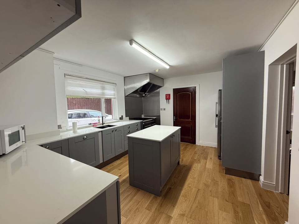 Mini-fridge, microwave, oven, stovetop