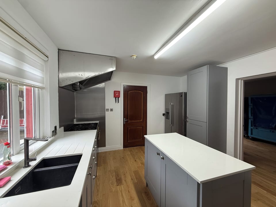 Mini-fridge, microwave, oven, stovetop