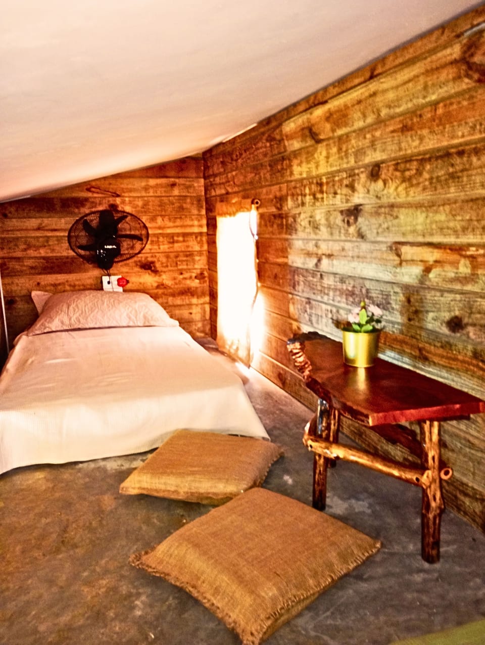 Basic Shared Dormitory, 2 Twin Beds, Non Smoking | Free WiFi