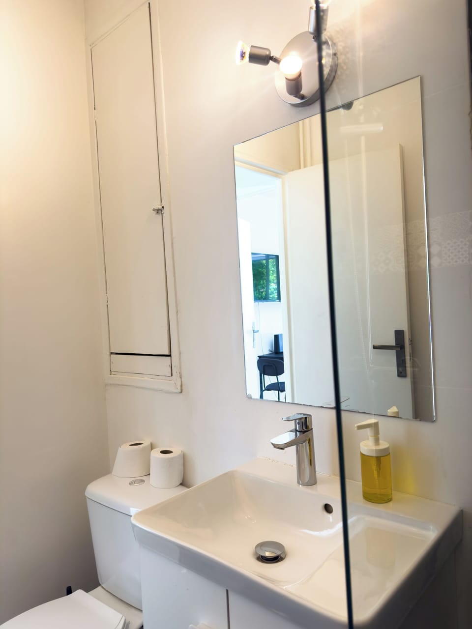 Classic Studio, Patio, Garden View | Bathroom | Shower, free toiletries, hair dryer, towels