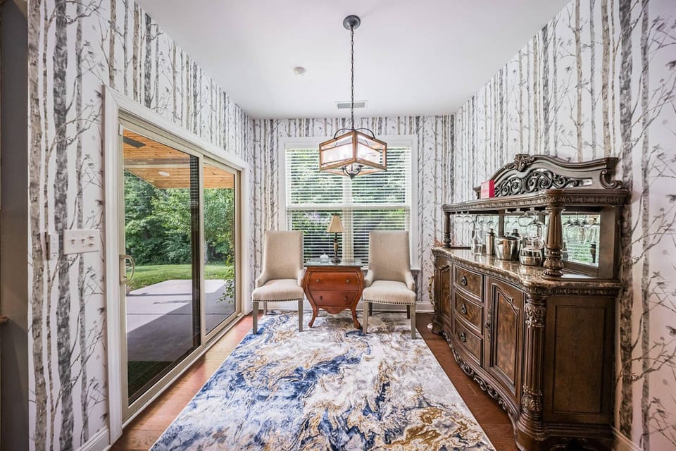 Natural light, open views, and a space made for enjoying cocktails!