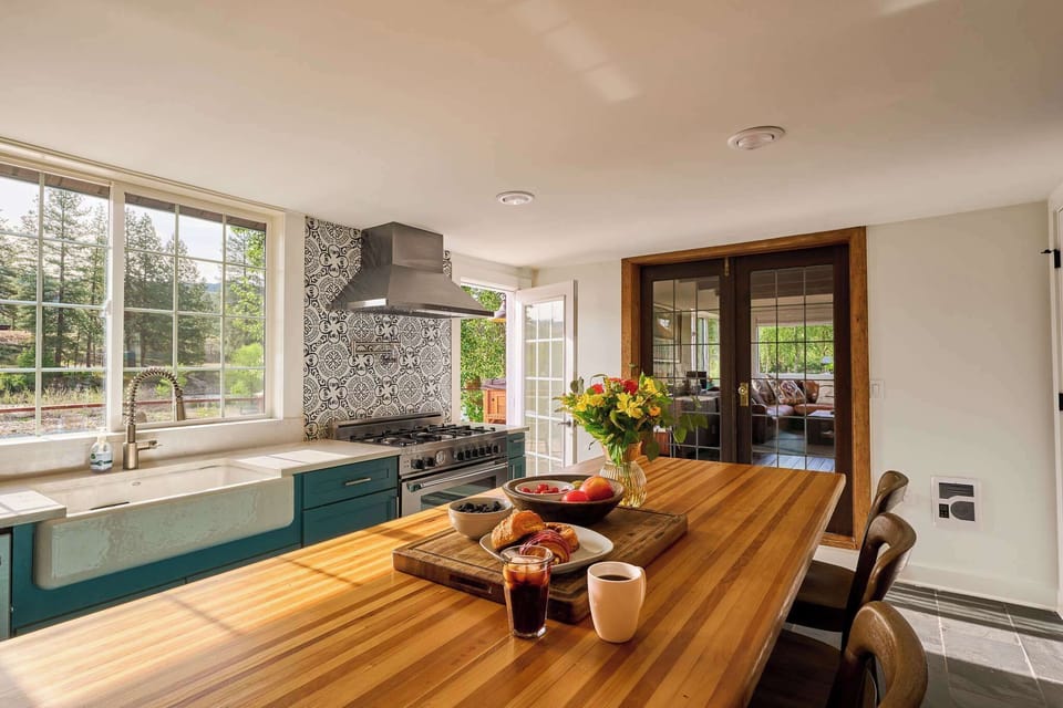 Kitchen counter and prep