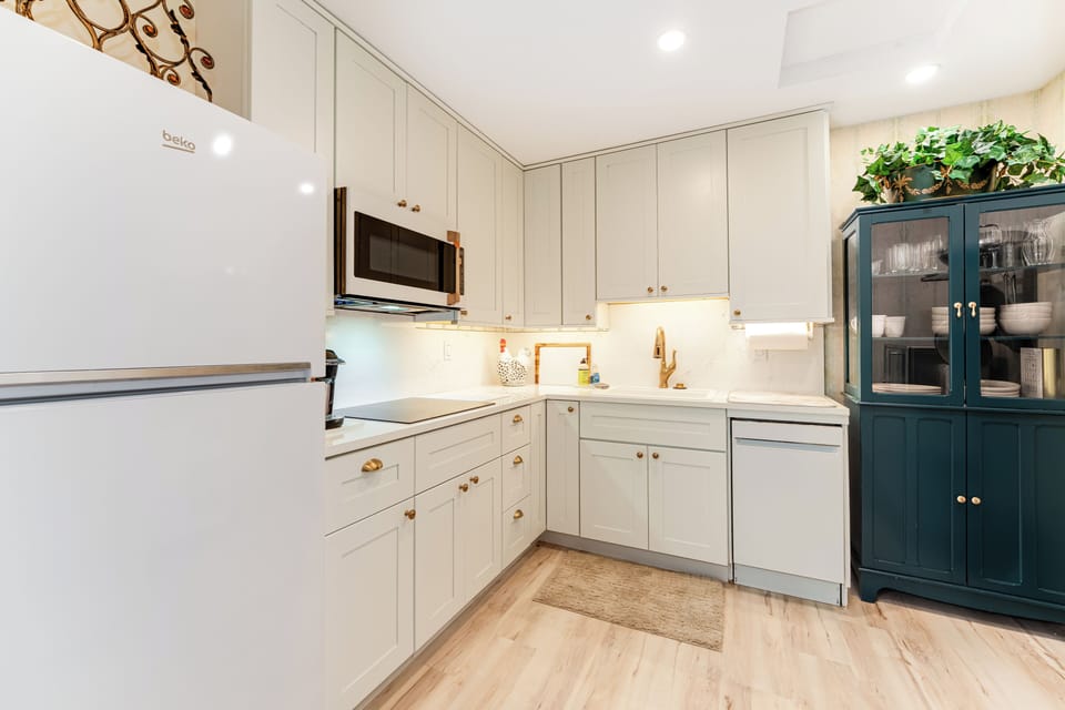 Full kitchen. | Main Level