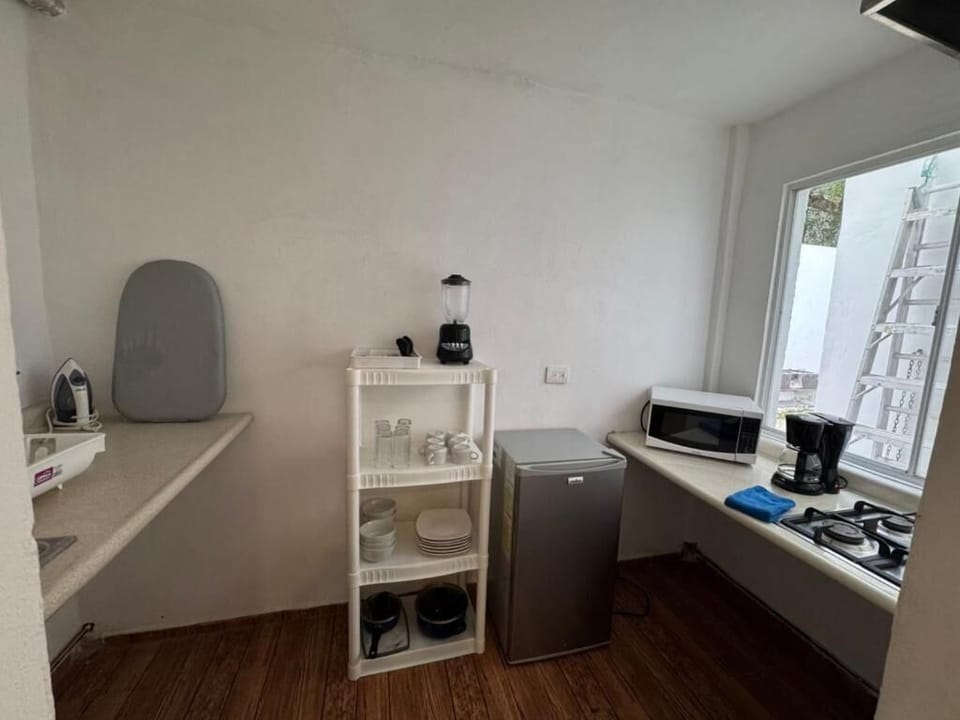 Basic Apartment, 4 Bedrooms, Non Smoking, Kitchenette | Private kitchen