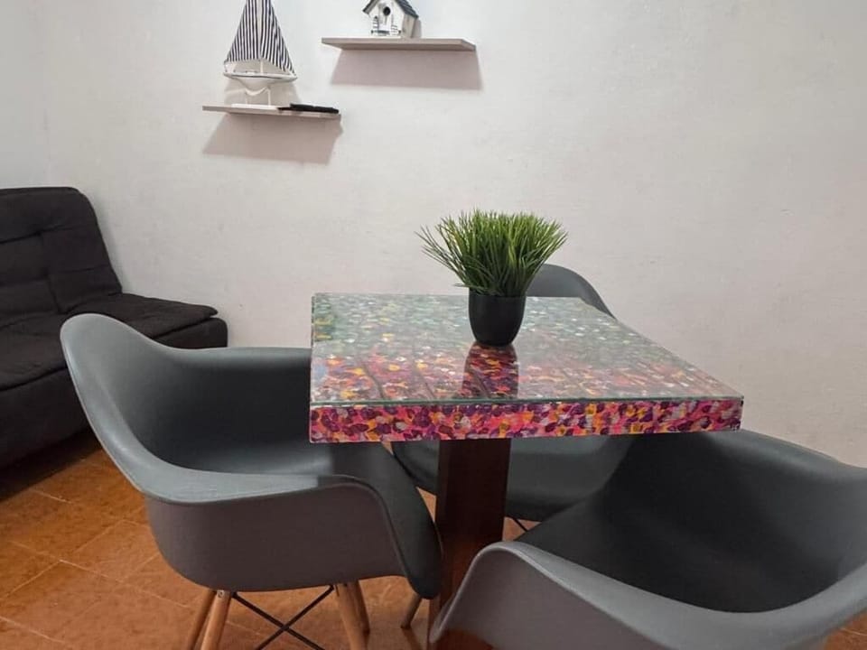 Apartment, 4 Bedrooms, Air conditioning, Garden View | Dining