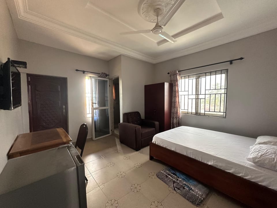 Standard Double Room, Balcony | Desk