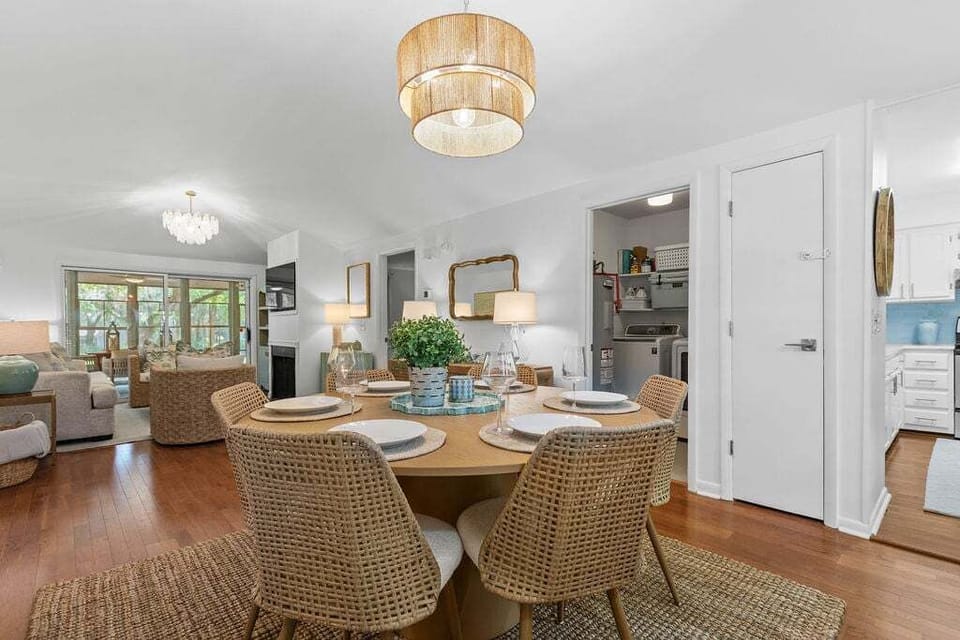 Beautiful dining table seating for 6