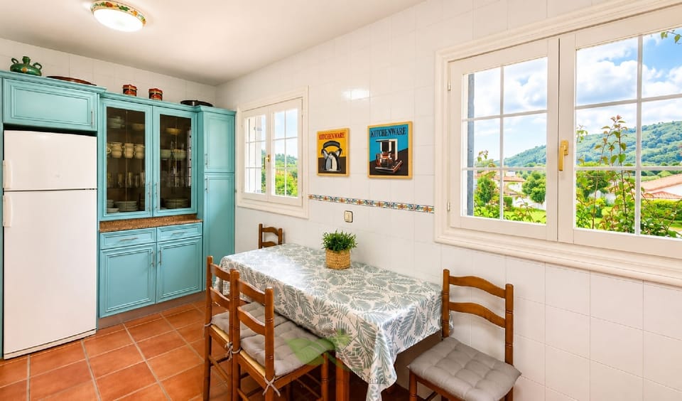 Kitchen or kitchenette,Garden view