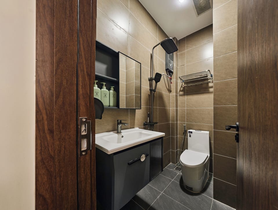 Deluxe Double Room, City View | Bathroom | Separate tub and shower, deep soaking tub, rainfall showerhead