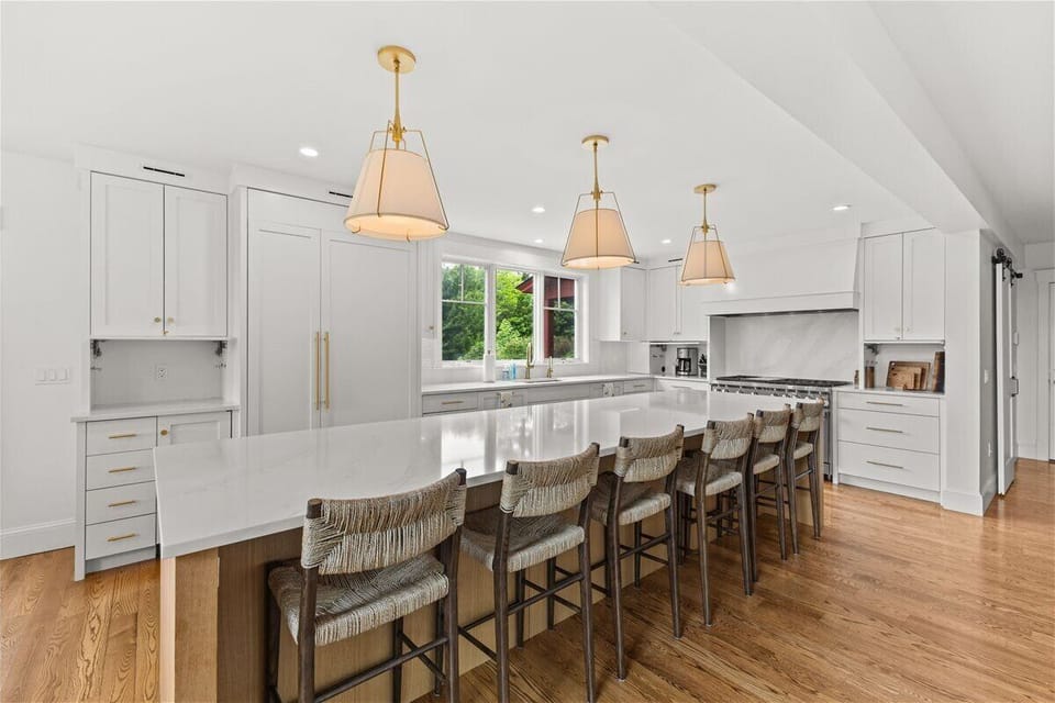 Luxury Farmhouse Retreat Close to Stowe Mountain (7517)